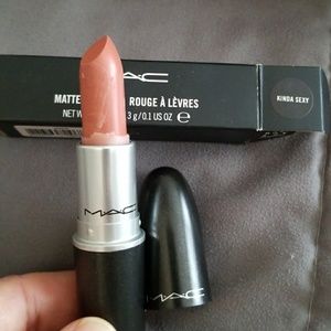 MAC Lipstick "Kinda Sexy"